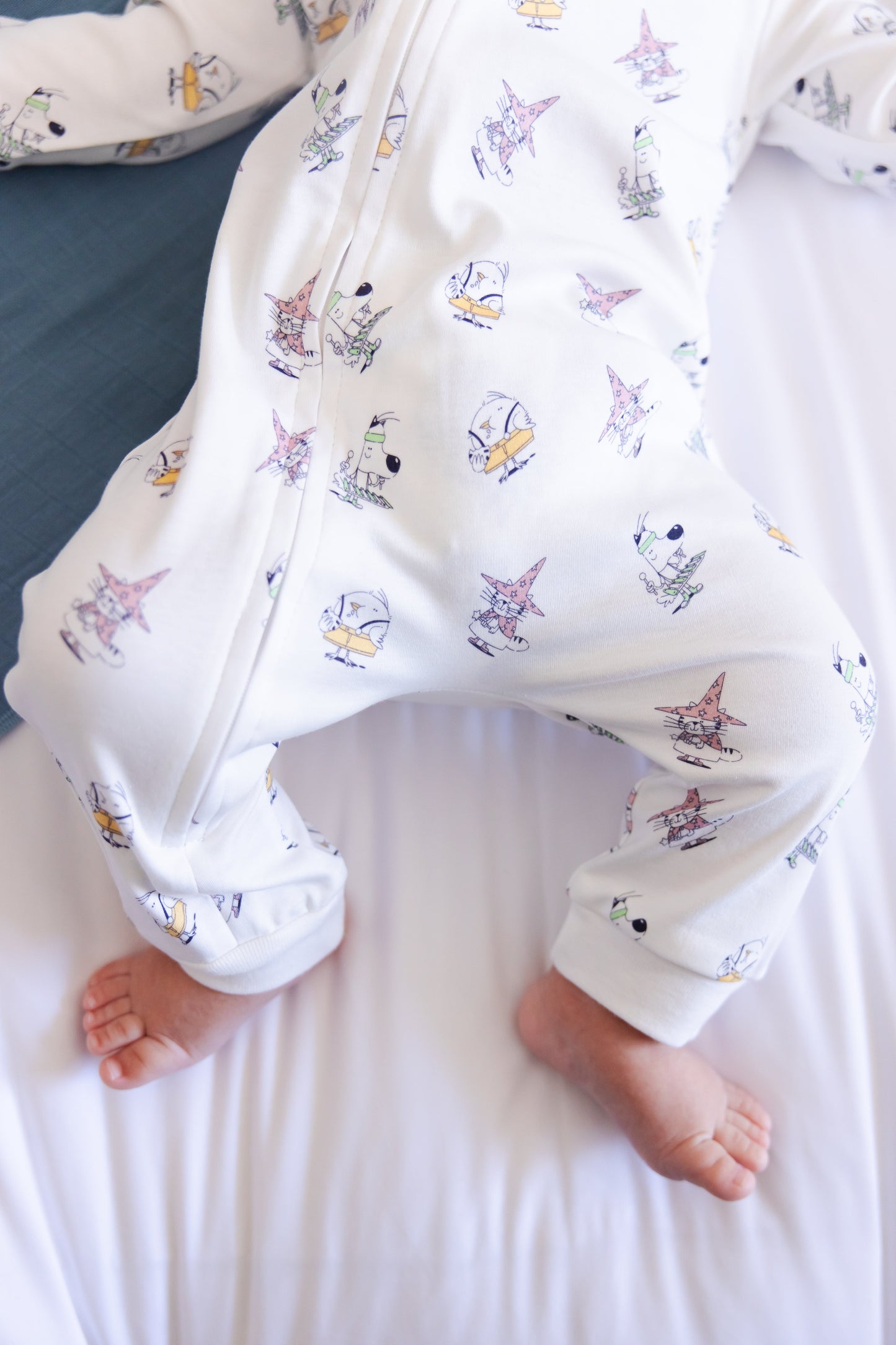 طقم قطعة واحدة بسحاب بدون أرجل من القطن العضوي الفاخر- تصميم كارينفال