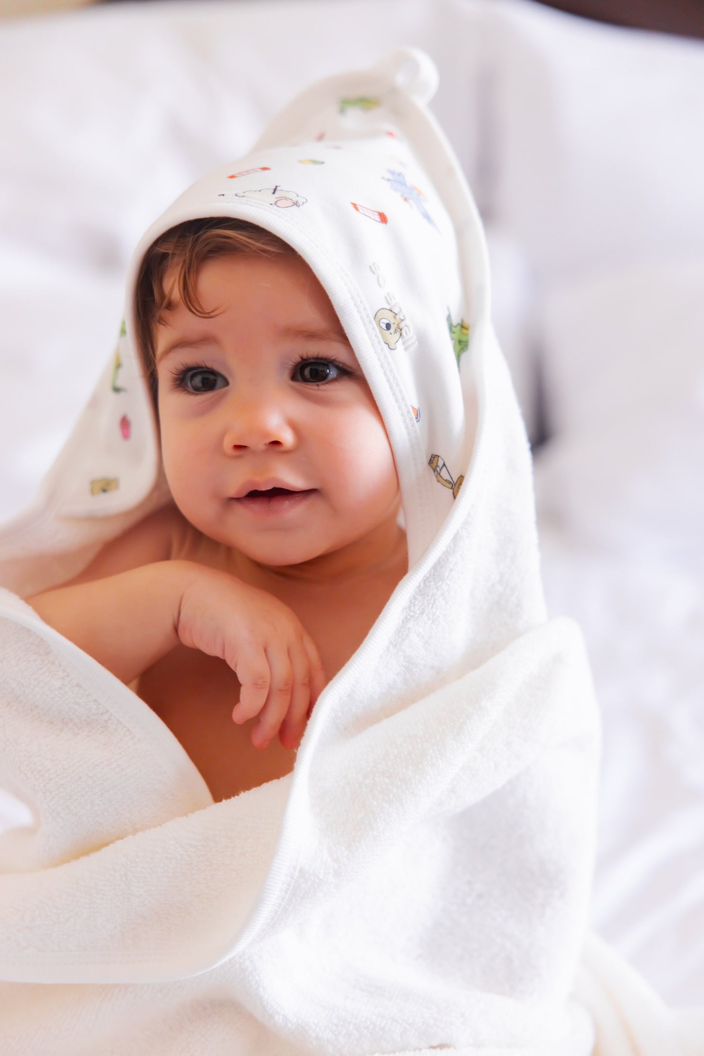 Organic Hooded Bath Towel- Playdates & Cupcakes