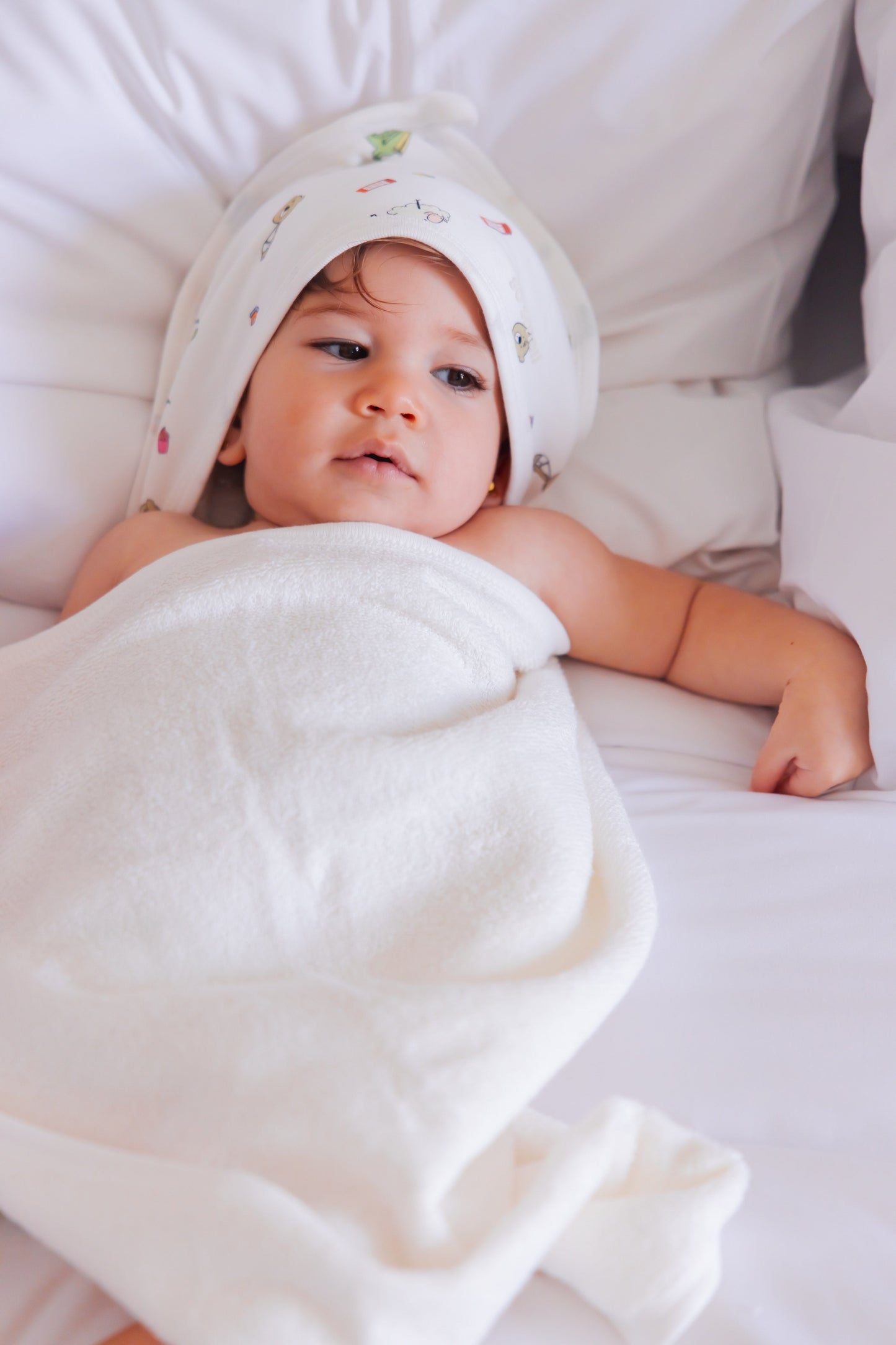 Organic Hooded Bath Towel- Playdates & Cupcakes