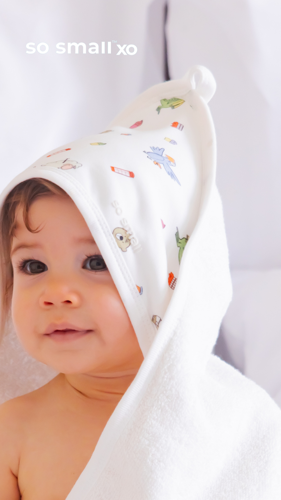 منشفة بغطاء رأس so small xo من القطن المصري الفاخر- تصميم كب كيكس