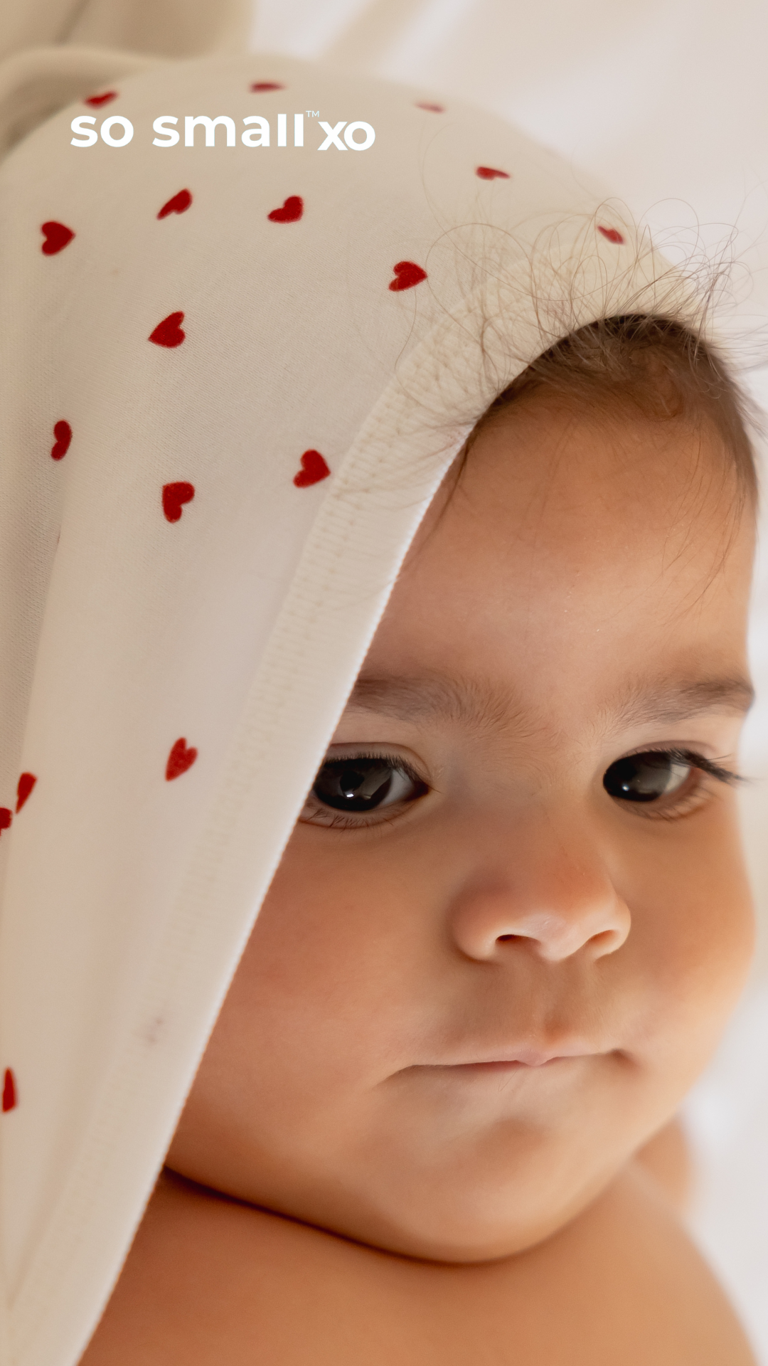 منشفة بغطاء رأس so small xo من القطن المصري الفاخر-  تصميم قلوب صغيرة 