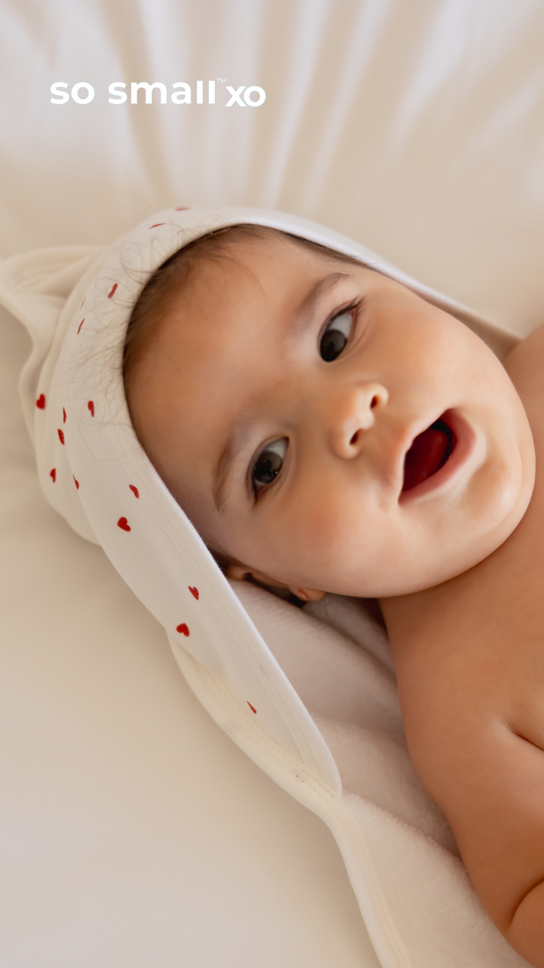 منشفة بغطاء رأس so small xo من القطن المصري الفاخر-  تصميم قلوب صغيرة 